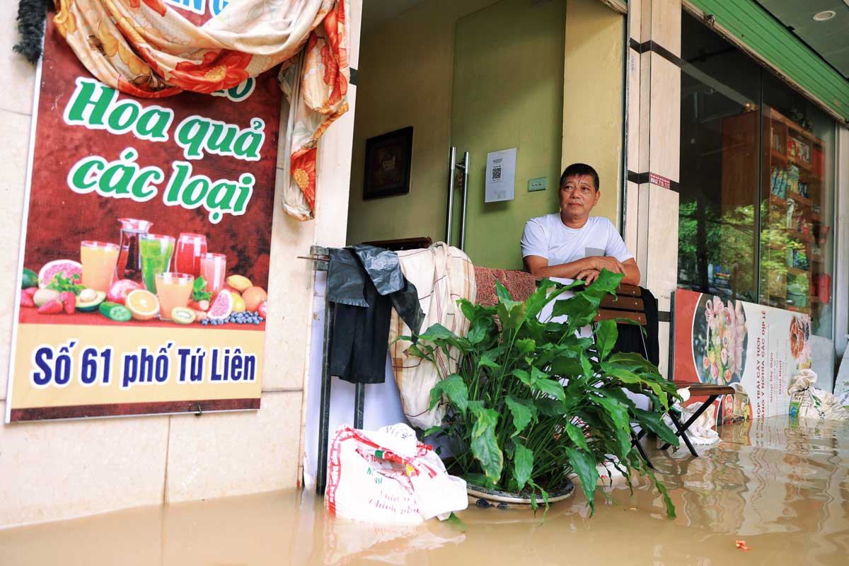 Các hoạt động kinh doanh, buôn bán của người dân trong khu vực chưa thể hoạt động trở lại.