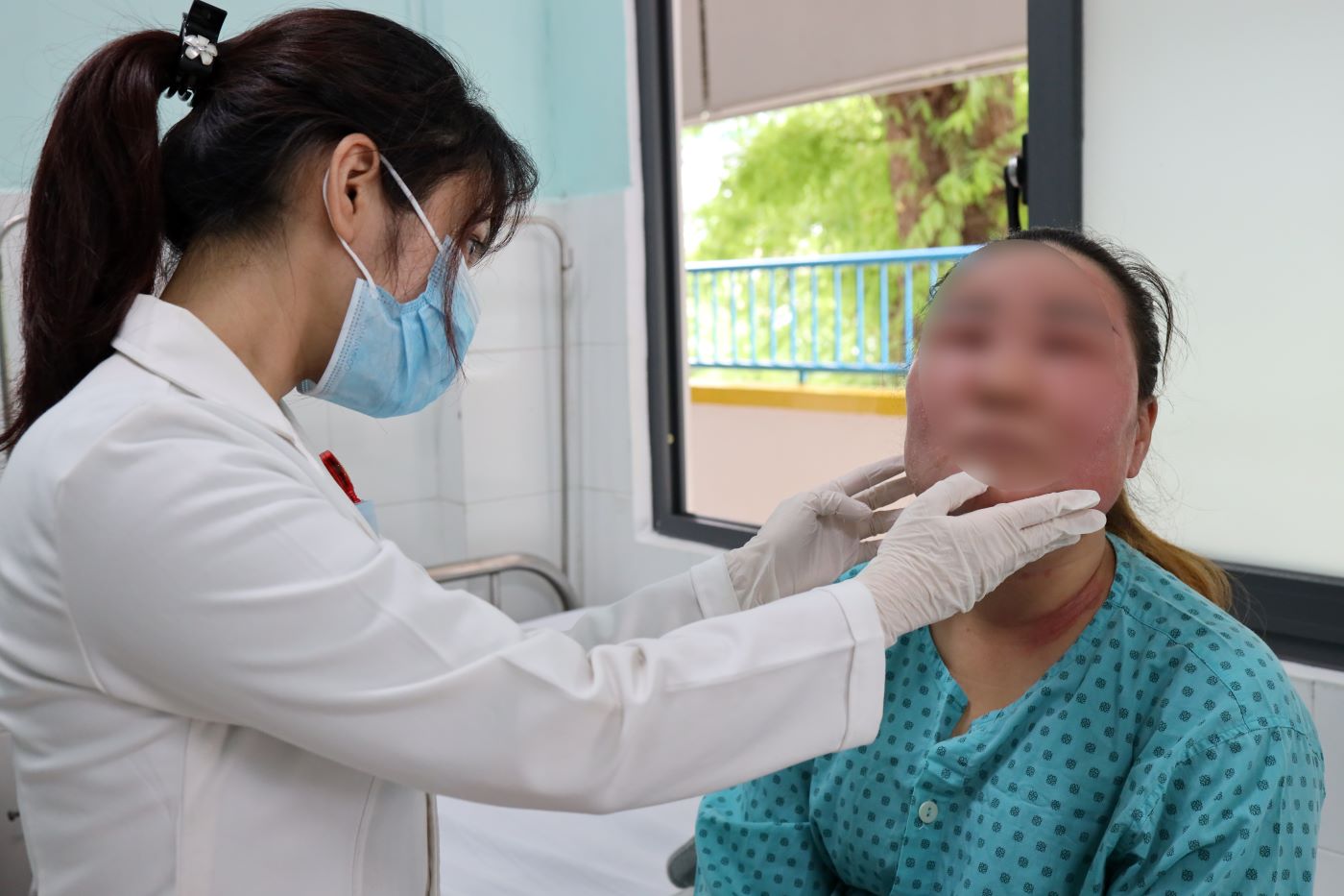 Bó tay khi mua mỹ phẩm online để làm đẹp tại nhà