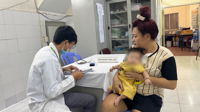 Trạm y tế tiêm vaccine sởi cho trẻ. Ảnh: Nguyễn Ly