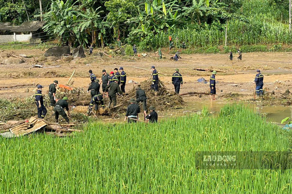 Den thoi diem trua 12.9, luc luong chuc nang da tim thay 43 thi the cac nan nhan vu lo nui o thon Lang Nu, xa Phuc Khanh, huyen Bao Yen, tinh Lao Cai.  