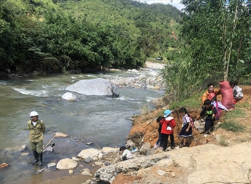 Địa hình nhiều sông, suối của Kon Tum luôn tiềm ẩn nguy cơ lũ cuốn, lũ quét. Ảnh: Thanh Tuấn