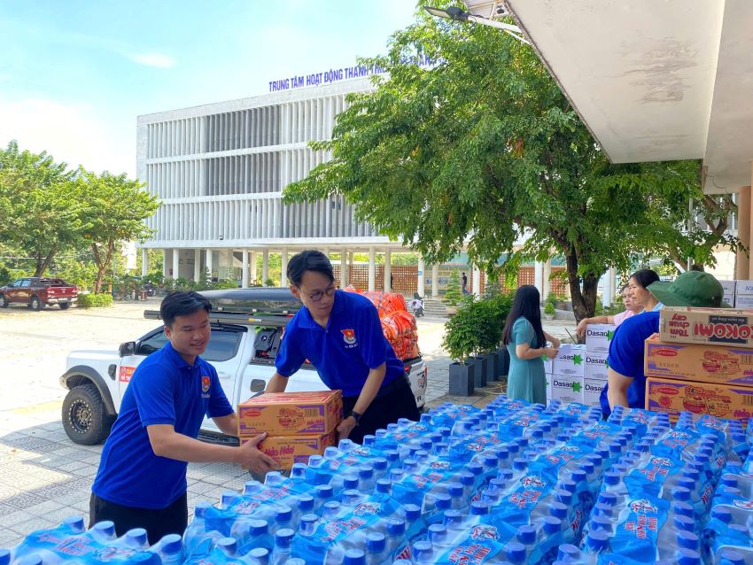 Chương trình "Chuyến xe nghĩa tình" để hướng về đồng bào miền lũ. Ảnh: Thành Đoàn Đà Nẵng