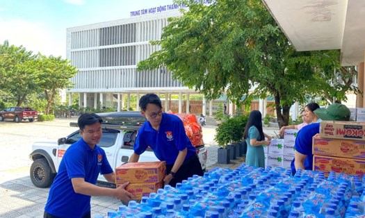 Chương trình "Chuyến xe nghĩa tình" để hướng về đồng bào miền lũ. Ảnh: Thành Đoàn Đà Nẵng