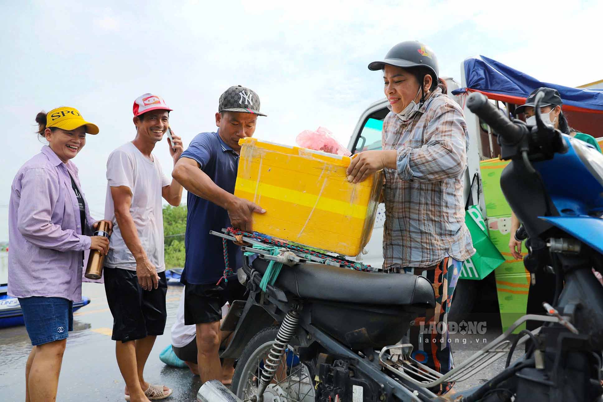 Du kien phai vai ngay nua nuoc moi co the rut het tai khu vuc nay. Luc luong chuc nang cung khuyen cao nguoi dan tranh di vao nhung vung ngap sau de dam bao an toan.