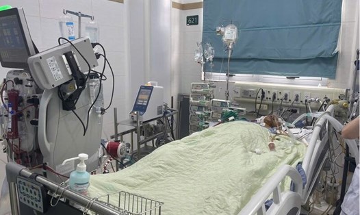 Nạn nhân thôn Làng Nủ cấp cứu tại Bệnh viện Bạch Mai. Ảnh: BVCC