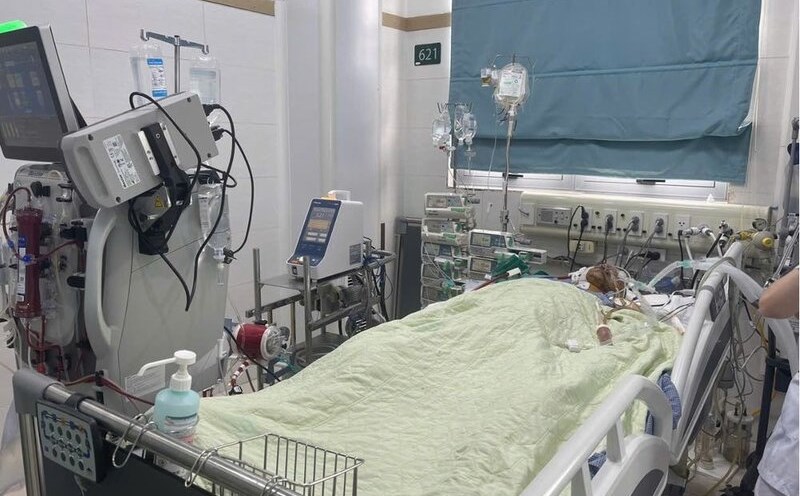 Nạn nhân thôn Làng Nủ cấp cứu tại Bệnh viện Bạch Mai. Ảnh: BVCC