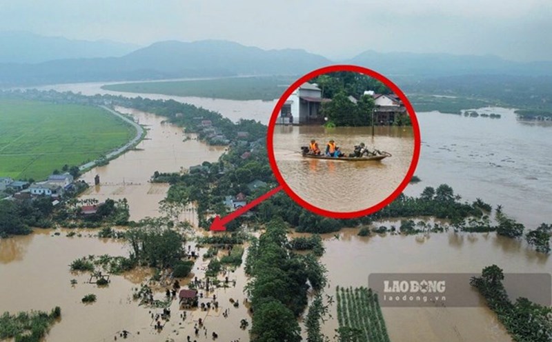 Lũ sông Hồng rút dần sau khi đạt đỉnh lũ trên mức BĐ3. Ảnh: Tô Công