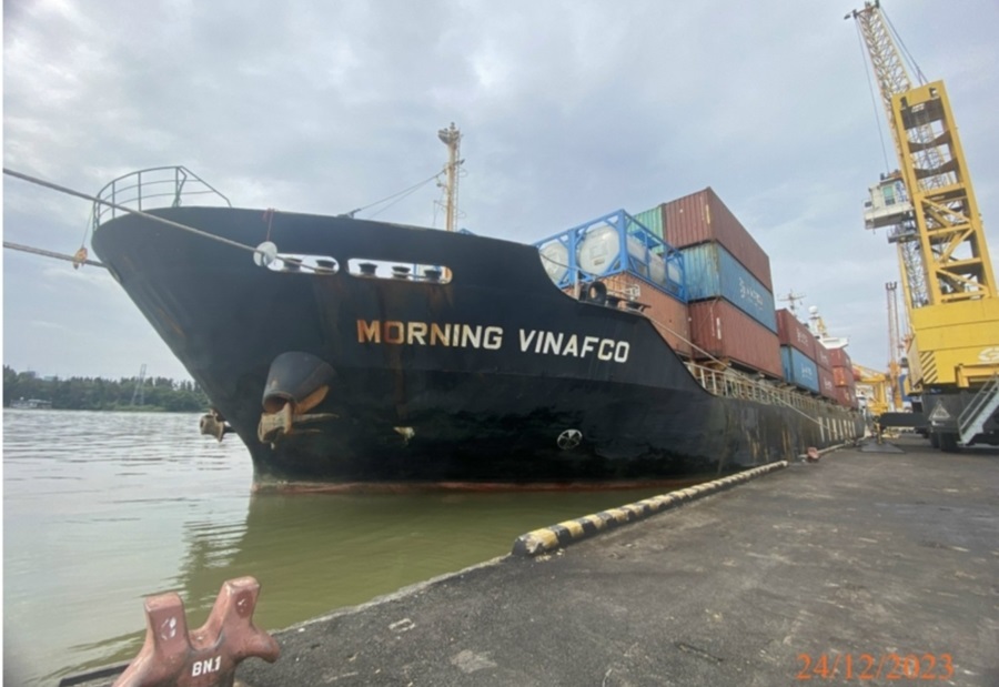 Tàu Morning Vinafco bị rơi hàng xuống biển. Ảnh chụp từ báo cáo của Cảng vụ Hàng hải thành phố Hồ Chí Minh