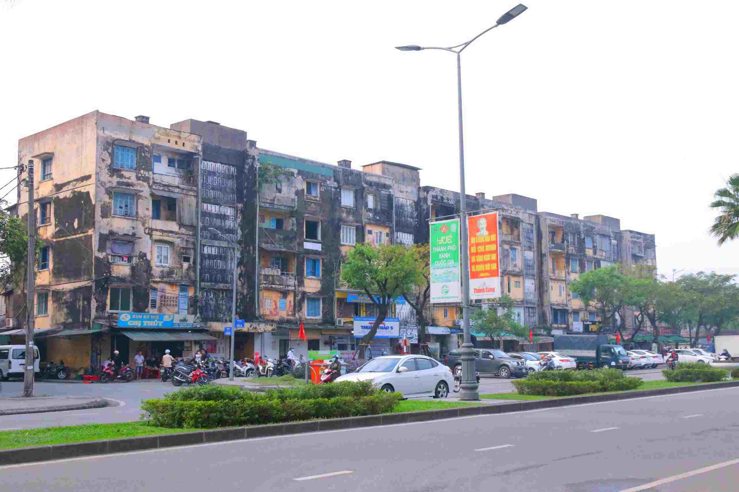 Chung cư Đống Đa ở trung tâm TP Huế xuống cấp nghiêm trọng. Ảnh: Phúc Đạt