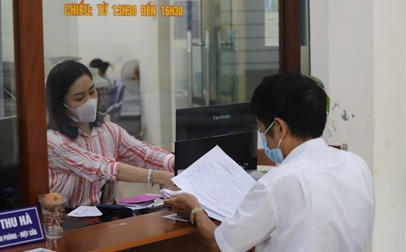 Người lao động khi đủ tuổi nghỉ hưu có quyền đơn phương chấm dứt hợp đồng lao động mà không cần báo trước, trừ trường hợp các bên có thỏa thuận khác. Ảnh: Phạm Đông
