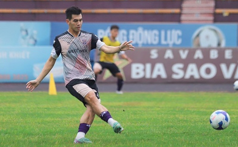 Nguyễn Tiến Linh sẽ là đầu tàu trên hàng công của B. Bình Duong ở V.League 2024-2025. Ảnh: BDFC