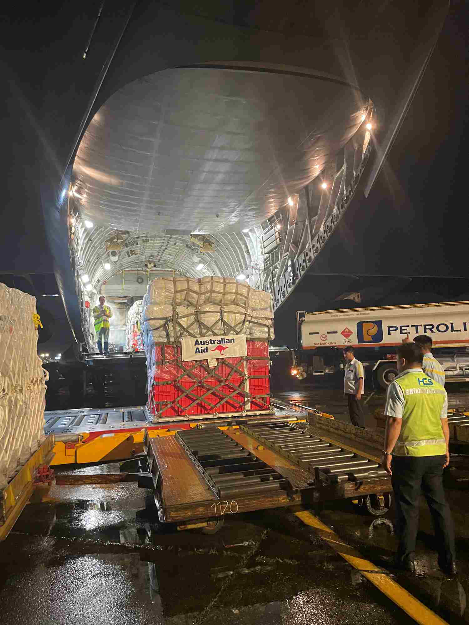 Lô hàng cứu trợ khẩn cấp của Australia giúp Việt Nam khắc phục hậu quả bão số 3 đã được chuyển đến Hà Nội ngày 11.9.2024. Ảnh: Đại sứ quán Australia