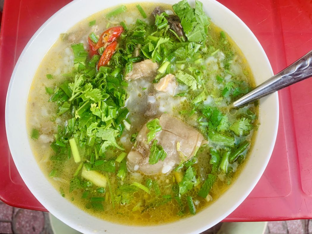 Cháo bò mụ Hà. 