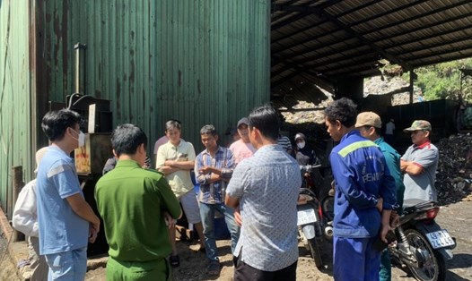 Người lao động gặp khó khăn vì bị nợ tiền lương. Ảnh: HOÀI THANH