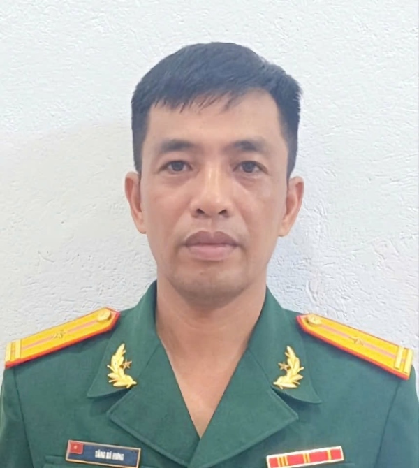 Thiếu tá Tăng Bá Hưng tử vong khi đang hỗ trợ khắc phục hậu quả bão số 3 ở Hải Phòng. Ảnh: Báo Quân khu Ba