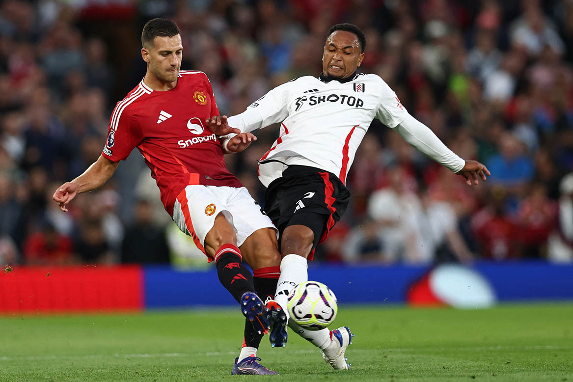 Man United vừa có thành tích tệ trên sân, vừa có những nỗi lo ở thượng tầng về vấn đề tài chính. Ảnh: AFP