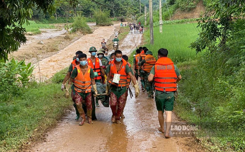 Công tác tìm kiếm người mất tích, khắc phục hậu quả thiên tai ở Lào Cai đang được khẩn trương triển khai. Ảnh: Đinh Đại