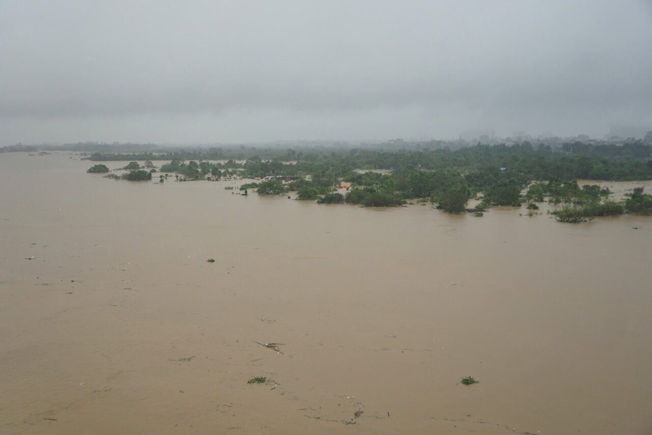 Hà Nội lệnh rút báo động lũ cấp 2 trên sông Hồng. Ảnh: Bùi Thơm