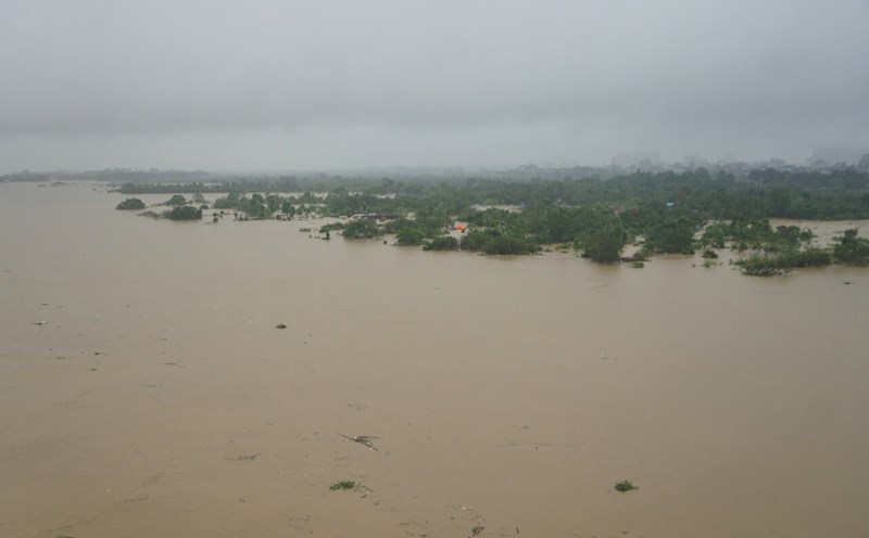 Hà Nội lệnh rút báo động lũ cấp 2 trên sông Hồng. Ảnh: Bùi Thơm