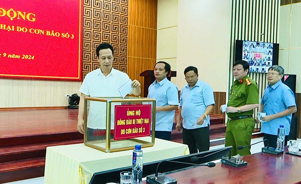 Huyện biên giới Nậm Pồ, tỉnh Điện Biên đã quyên góp được gần 200 triệu đồng ngay sau lễ phát động ủng hộ đồng bảo bị ảnh hưởng bão số 3. Ảnh: Giàng Blà.