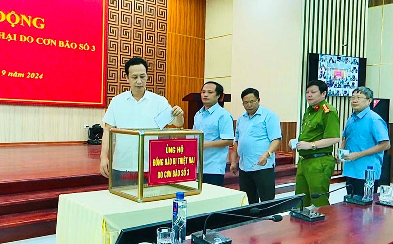 Huyện biên giới Nậm Pồ, tỉnh Điện Biên đã quyên góp được gần 200 triệu đồng ngay sau lễ phát động ủng hộ đồng bảo bị ảnh hưởng bão số 3. Ảnh: Giàng Blà.