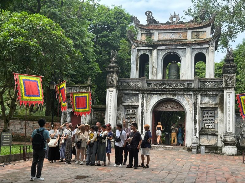 Doan du khach Nhat Ban toi Van Mieu. Anh: Phuong Anh