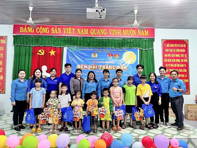 Tây Ninh tổ chức “Đêm hội trăng rằm” cho con đoàn viên