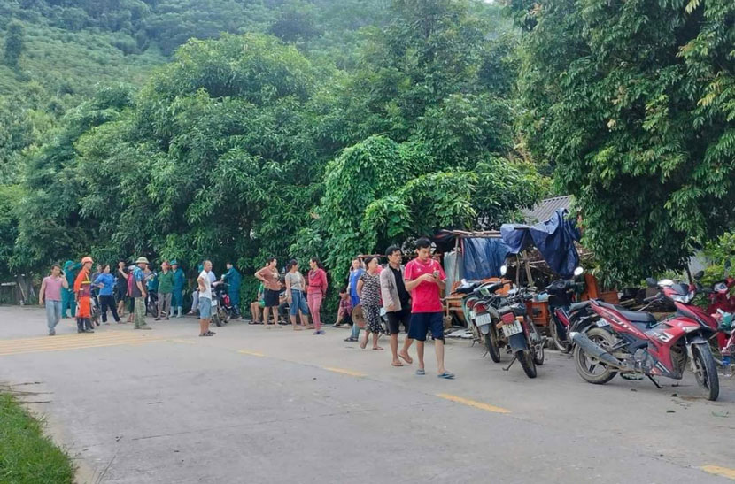 Nguoi dan khong the di chuyen tren tuyen. Anh: DVCC