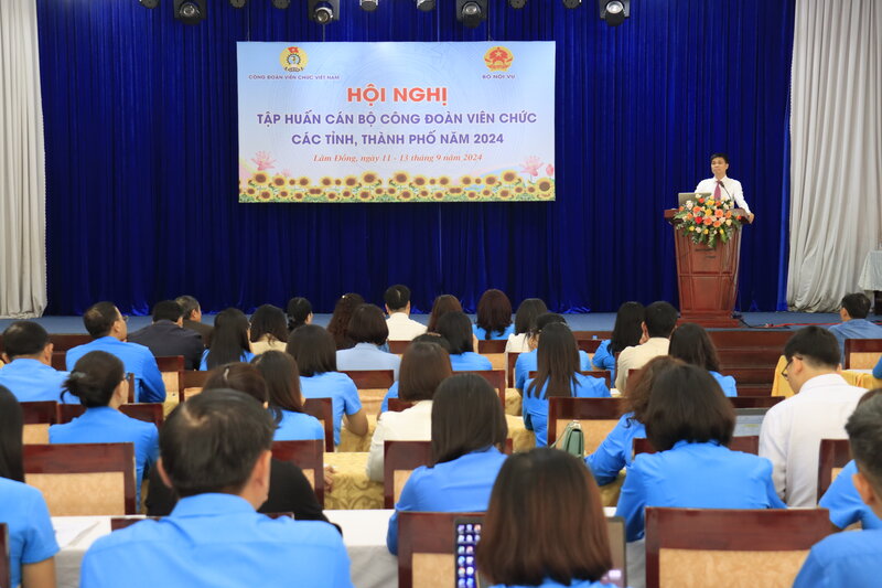 Công đoàn Viên chức Việt Nam tập huấn cho gần 150 cán bộ công đoàn. Ảnh: Q.SÁNG