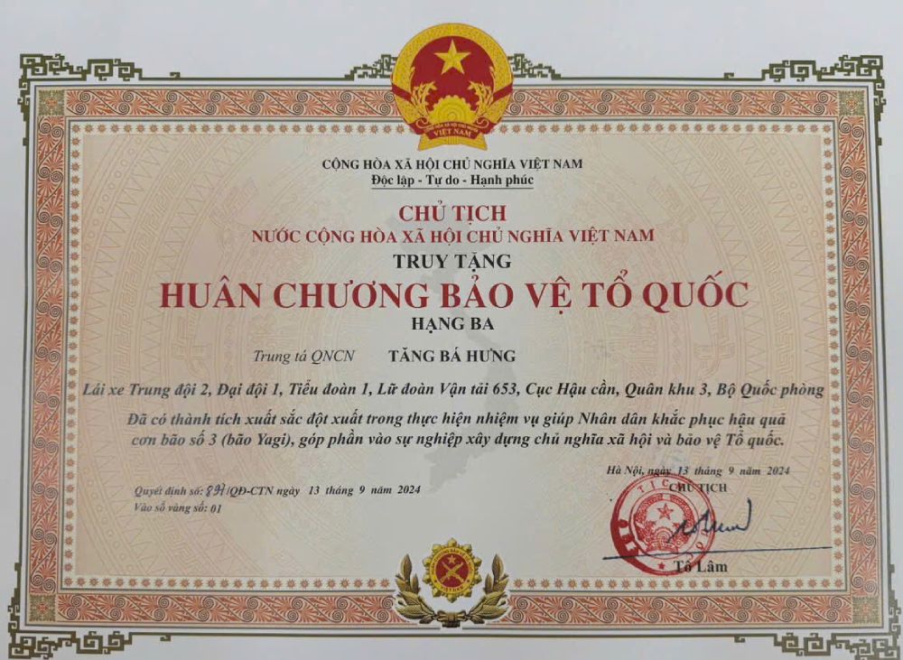 Chủ tịch nước đã ký quyết định truy tặng Huân chương Bảo vệ Tổ quốc hạng Ba cho Trung tá Quân nhân chuyên nghiệp Tăng Bá Hưng. Ảnh: T.Vương