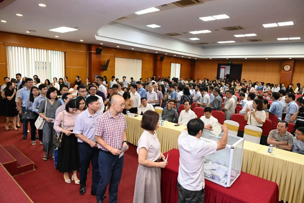 Cán bộ, công chức, viên chức, người lao động Bộ Công Thương ủng hộ đồng bào bị thiệt hại do bão số 3. Ảnh: Công đoàn Công Thương Việt Nam