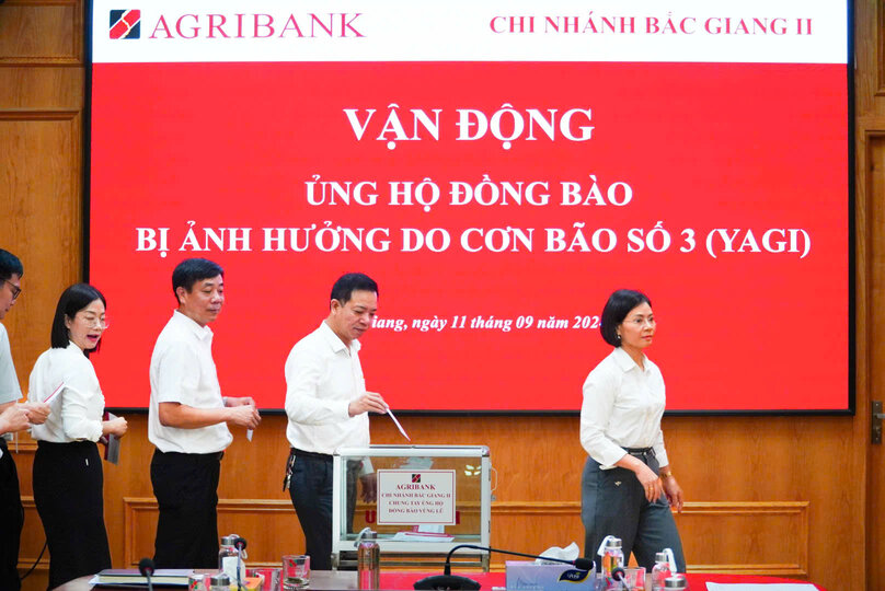  Cán bộ, người lao động Agribank toàn hệ thống quyên góp ủng hộ khắc phục hậu quả cơn bão số 3. 