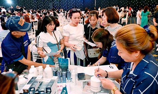 MS Group ra mắt dòng sản phẩm uốn setting Bondplex và màu nhuộm công nghệ Nano TK collagen với hạt màu siêu nhỏ. Ảnh: DN cung cấp