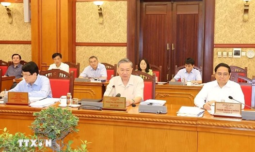Tổng Bí thư, Chủ tịch nước Tô Lâm chủ trì phiên họp của Bộ Chính trị cho ý kiến về Đề án thành lập thành phố Huế trực thuộc Trung ương. Ảnh: TTXVN