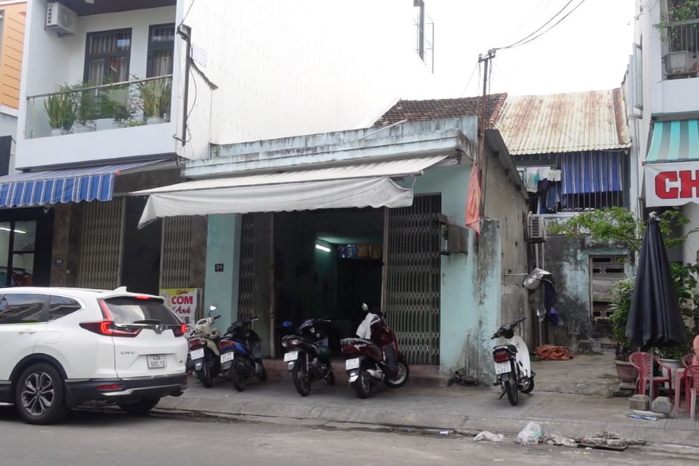 Nhà ở tập thể số 24 Lê Đình Thám, phường Hòa Thuận Đông, quận Hải Châu, TP Đà Nẵng có mức độ nguy hiểm cấp C. Ảnh: Nguyễn Linh