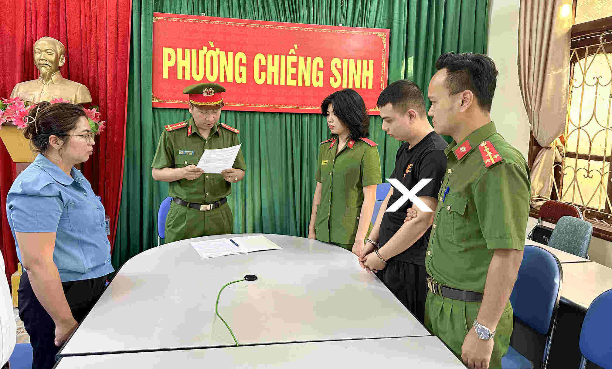 Cơ quan công an ra lệnh giữ, bắt người bị giữ trong trường hợp khẩn cấp về hành vi lừa đảo chiếm đoạt tài sản đối với Lê Tuấn Dũng. Ảnh: Cao Thiên