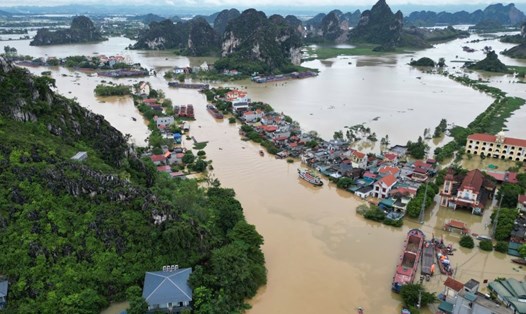 Sinh viên thuộc đối tượng theo quy định của pháp luật  ở khu vực bị ảnh hưởng bão, lũ lụt mới được giảm học phí. Ảnh: Trần Lâm
