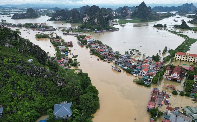 Sinh viên thuộc đối tượng theo quy định của pháp luật  ở khu vực bị ảnh hưởng bão, lũ lụt mới được giảm học phí. Ảnh: Trần Lâm