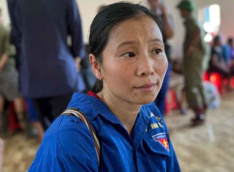 Chị Nguyễn Thị Hồng trở về an toàn sau sạt lở ở Bảo Yên, Lào Cai. Ảnh: Thành Chung