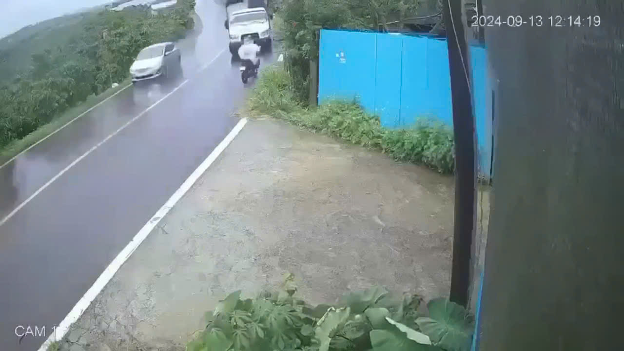 Hiện trường vụ tai nạn khiến người phụ nữ tử vong tại bệnh viện. Ảnh: HOÀI THANH 