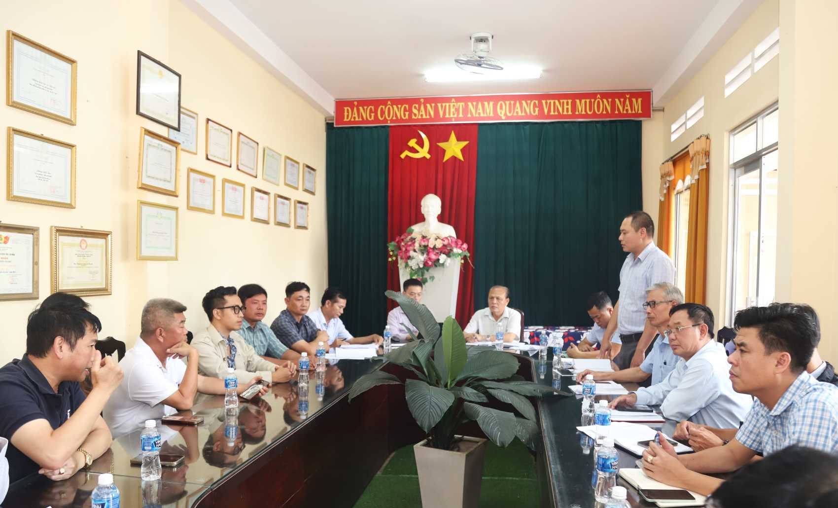 Quang cảnh buổi làm việc giữa lãnh đạo UBND thành phố Bảo Lộc với Công ty Cổ phần Môi trường xanh Friendly (đơn vị vận hành Nhà máy xử lý rác Bảo Lộc). Ảnh: Hoài Thanh