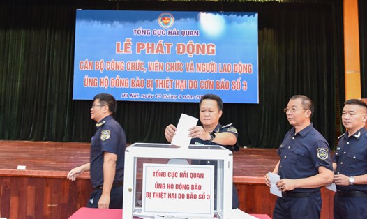 Tổng cục Hải quan ủng hộ 859 triệu đồng khắc phục thiệt hại do bão số 3. Ảnh: Tổng cục Hải Quan.