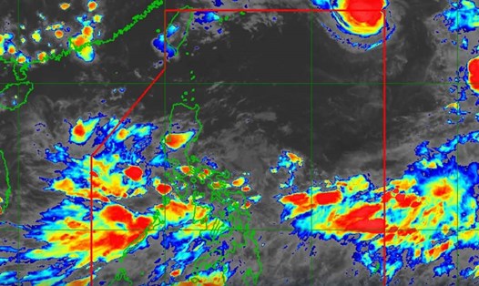 Bão Bebinca (tròn đỏ phải, trên) di chuyển theo hướng tây bắc. Ảnh: PAGASA