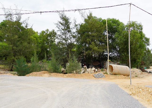 Dự án Vay vốn phát triển môi trường, hạ tầng đô thị để ứng phó với biến đổi khí hậu TP. Đồng Hới hiện gặp vướng mắc về giải phóng mặt bằng. Ảnh: H. Hoàng