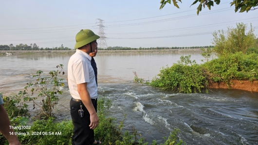 Khu vực vỡ đê sông Ngũ Huyện Khê qua phường Châu Khê, thành phố Bắc Ninh tiếp giáp Đông Anh (Hà Nội). Ảnh: Đền Phú