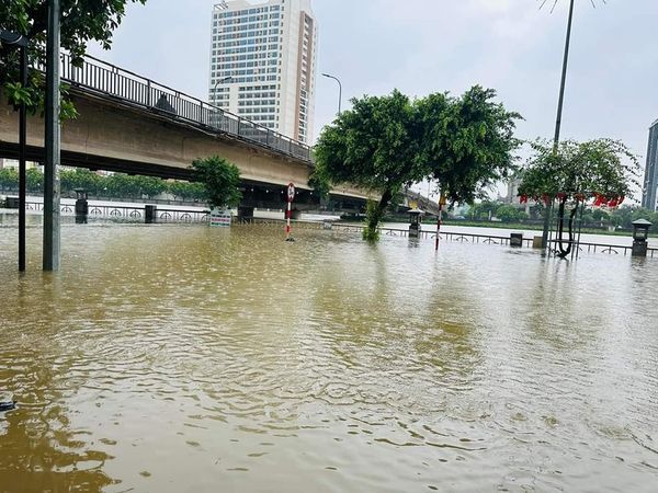 Hà Nam yêu cầu tăng cường giám sát việc bảo đảm vệ sinh môi trường, xử lý chất thải sau mưa bão. Ảnh: Công an tỉnh Hà Nam