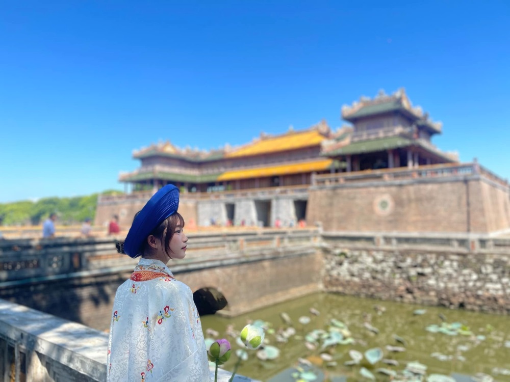 Phương Thảo Check-in Đại Nội Huế. Ảnh: NVCC