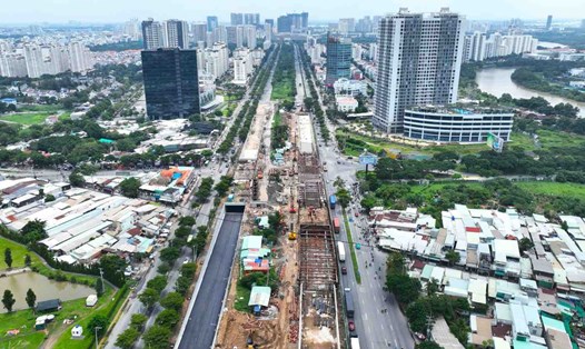 Hầm chui nút giao Nguyễn Văn Linh - Nguyễn Hữu Thọ.  Ảnh: Anh Tú