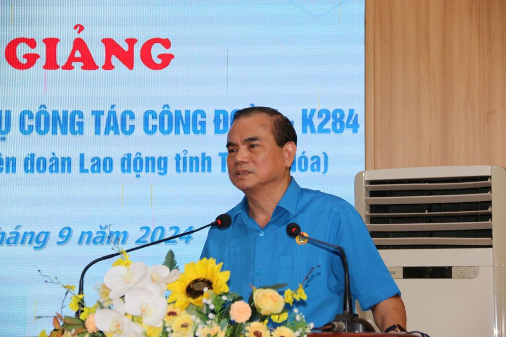 Phó hiệu trưởng Trường Đại học Công đoàn Nguyễn Đức Tĩnh phát biểu tại buổi lễ.