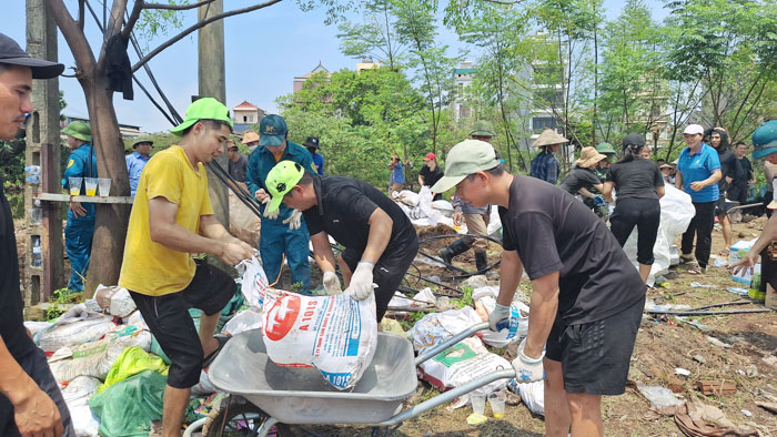 Chủ tịch UBND thành phố Từ Sơn cho biết, do phát hiện sớm nên việc vá đê diễn ra rất thuận lợi và không gây thiệt hại về tài sản cũng như con người. 